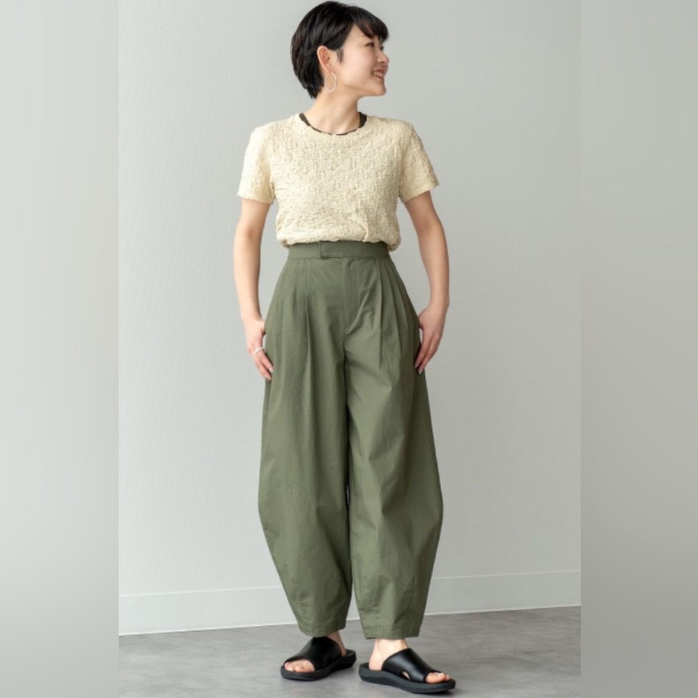 Uniqlo Green Wide Leg Pants with Relaxed Fit